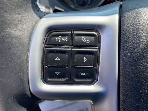 Used 2013 Chrysler Town & Country Touring FWD image 18