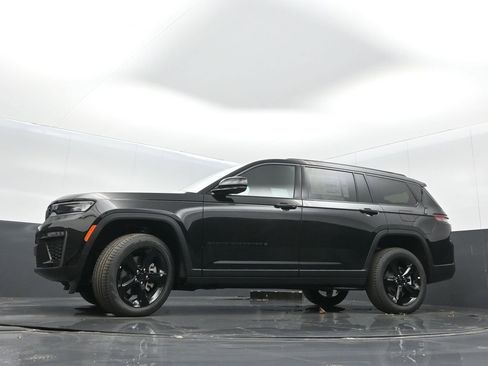 New 2026 Jeep Grand Cherokee L Limited w/ Limited Altitude Package AWD/4WD image 31