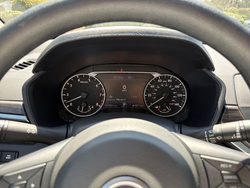 Used 2024 Nissan Altima 2.5 SV image 12