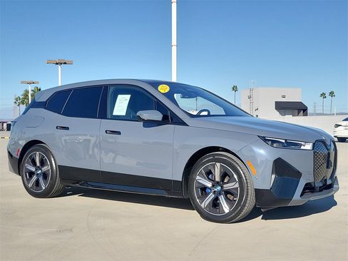 Used 2023 BMW iX xDrive50 image 31