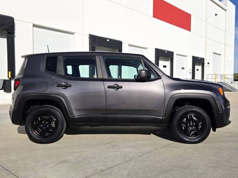 Used 2017 Jeep Renegade Sport image 4