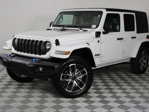 Used 2024 Jeep Wrangler Unlimited image 3