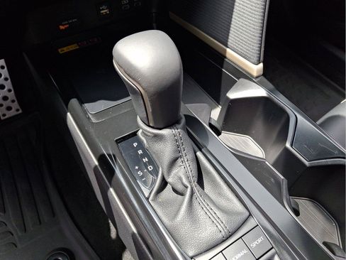 Used 2025 Toyota Camry SE FWD image 12