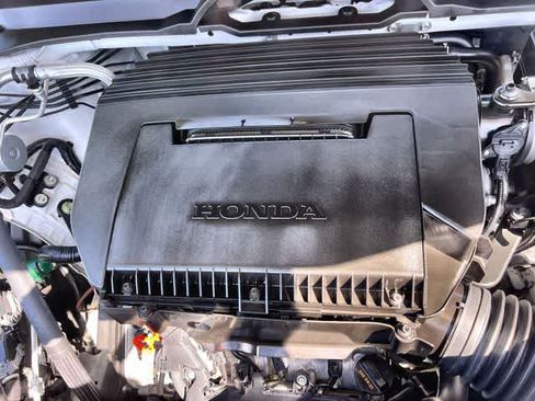 Certified 2024 Honda Pilot Touring image 10