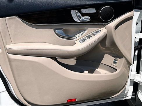 Used 2022 Mercedes-Benz GLC 300 image 22