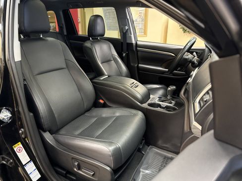 Used 2019 Toyota Highlander Limited Platinum image 23