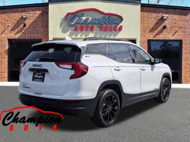 Used 2022 GMC Terrain SLT w/ Infotainment Package II FWD image 4