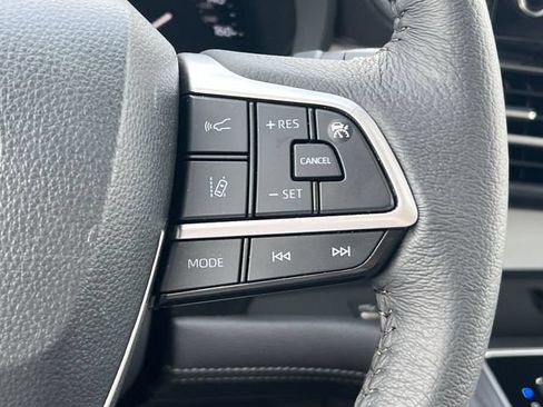 Used 2026 Toyota Sienna XLE FWD image 29