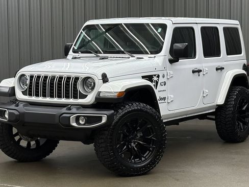 Used 2024 Jeep Wrangler Unlimited Sahara w/ Technology Group AWD/4WD image 1
