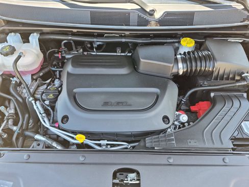 Used 2025 Chrysler Pacifica Select FWD image 33