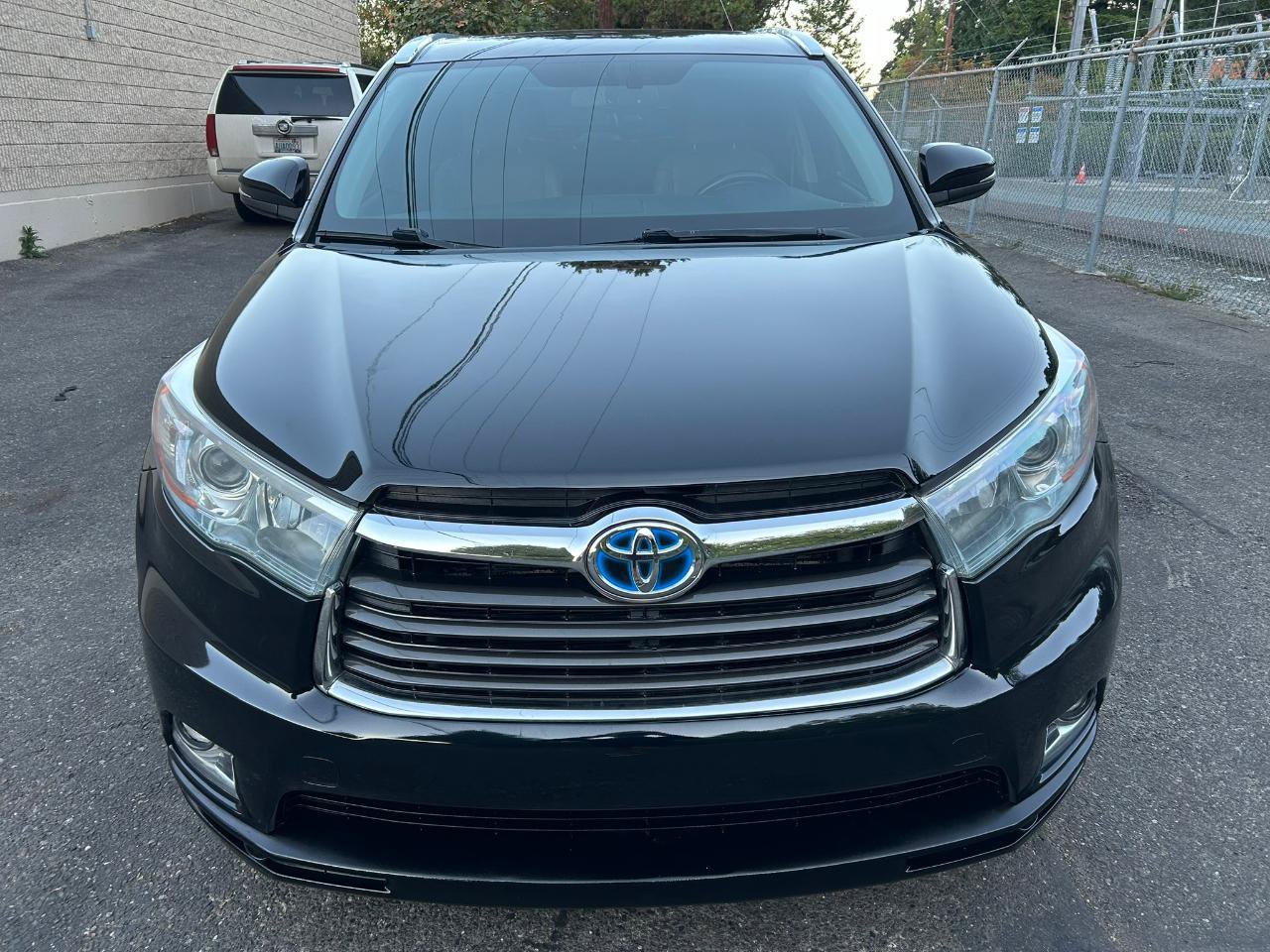 Used 2016 Toyota Highlander Limited AWD/4WD image 2