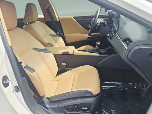Used 2023 Lexus ES 300h w/ Premium Package FWD image 29