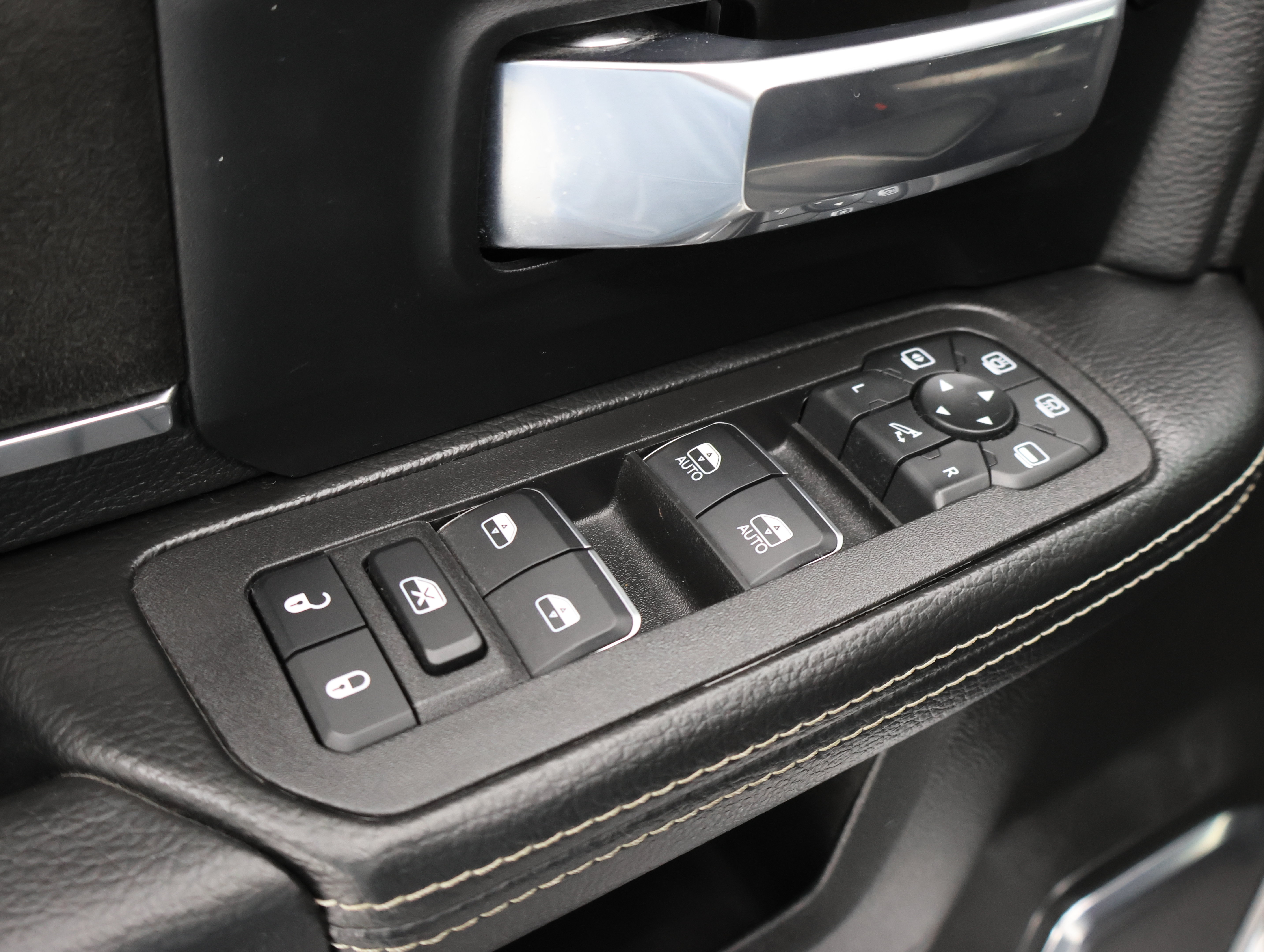 Used 2026 RAM 3500 Laramie AWD/4WD image 41