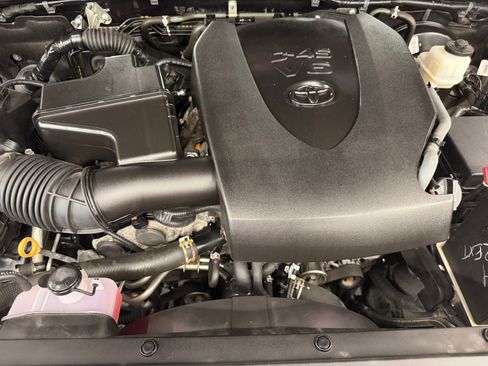 Used 2020 Toyota Tacoma SR AWD/4WD image 28