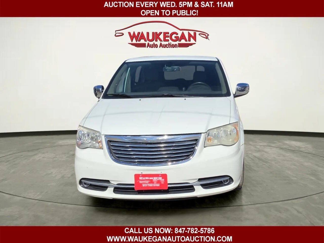 Used 2012 Chrysler Town & Country Touring-L w/ Entertainment Group #2 FWD image 2