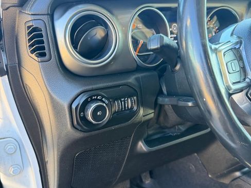 Used 2020 Jeep Wrangler Unlimited Sahara image 13