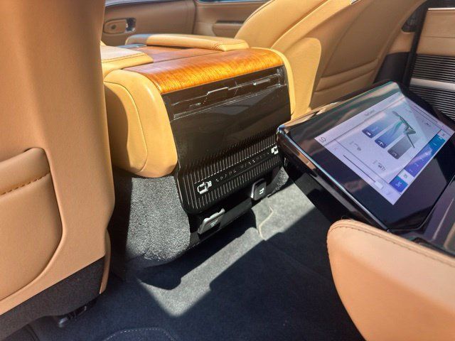 Used 2023 Jeep Grand Wagoneer Series III AWD/4WD image 41