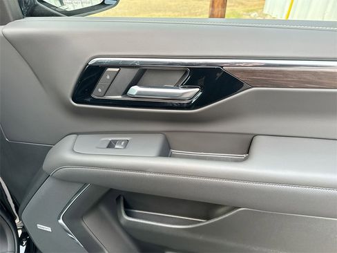 New 2026 Chevrolet Suburban Premier image 33