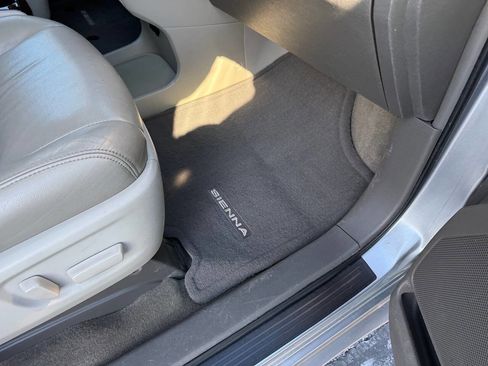 Used 2015 Toyota Sienna XLE Premium image 88