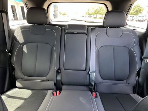 Used 2024 Jeep Grand Cherokee Laredo X w/ Luxury Tech Group I RWD image 23