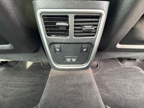 Used 2019 Chrysler 300 Limited RWD image 17