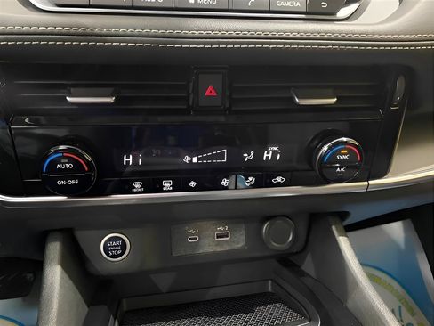 Used 2021 Nissan Rogue SV FWD image 16