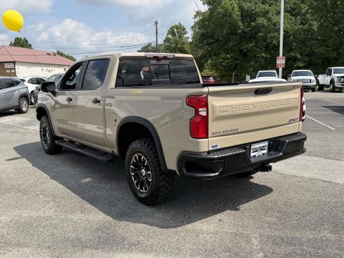 Used 2023 Chevrolet Silverado 1500 ZR2 w/ Technology Package AWD/4WD image 4