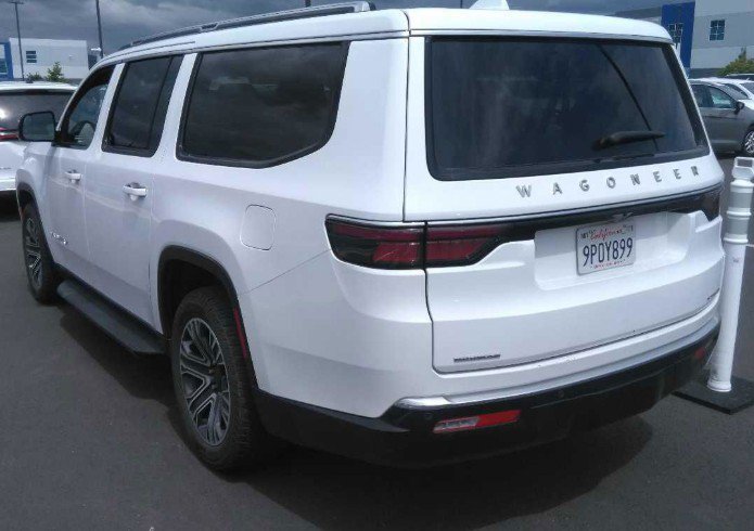 Used 2023 Jeep Wagoneer L Series II AWD/4WD image 5