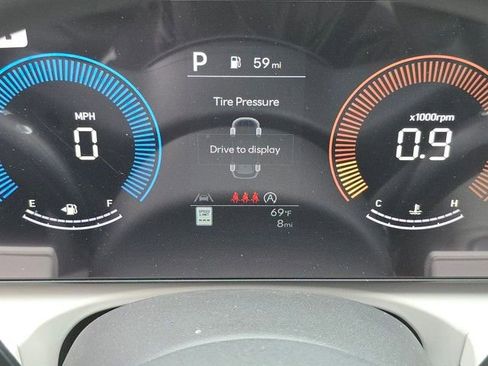 Certified 2025 Hyundai Tucson SE image 13