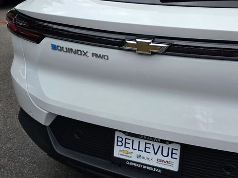 New 2026 Chevrolet Equinox EV LT AWD/4WD image 13