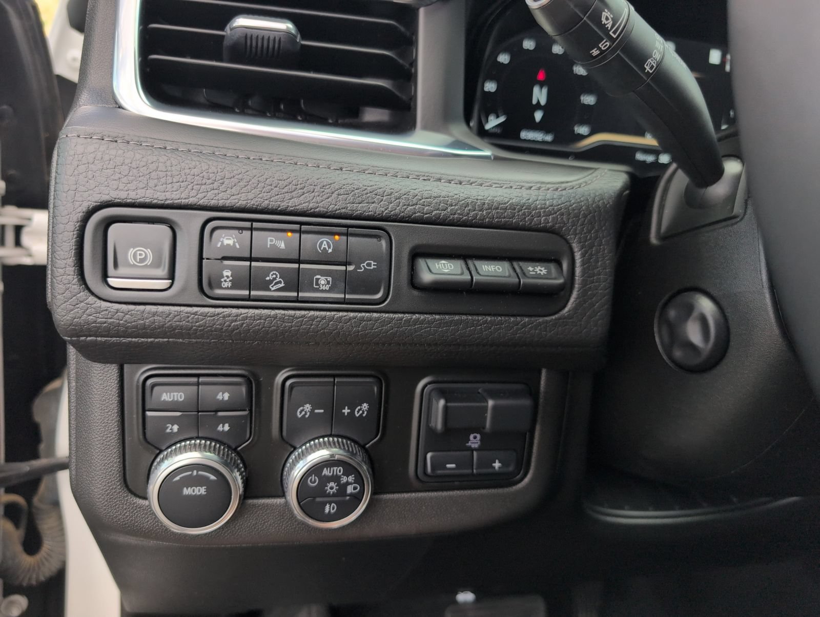 Used 2022 GMC Yukon Denali AWD/4WD image 10