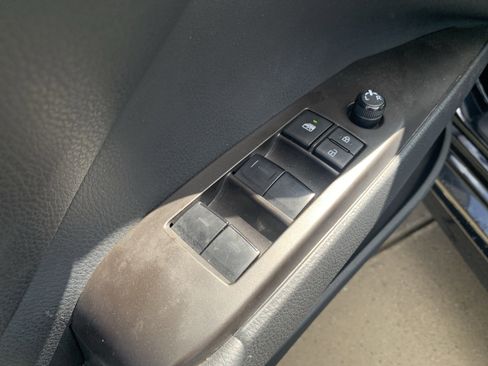 Used 2024 Toyota Camry SE image 15