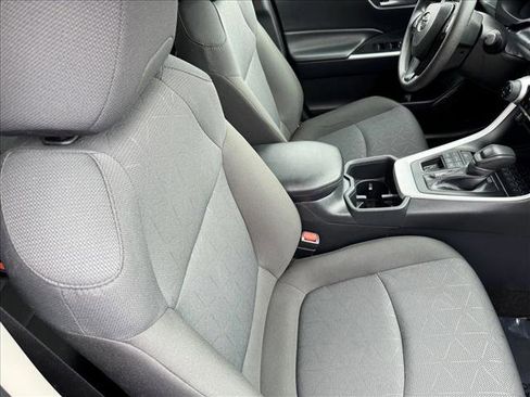 Used 2025 Toyota RAV4 XLE image 19