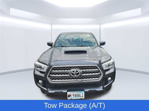 Used 2017 Toyota Tacoma TRD Sport w/ Tow Package (A/T) AWD/4WD image 7