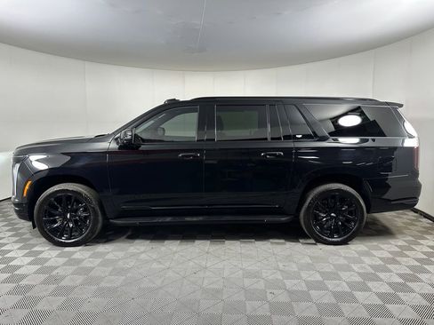 Used 2025 Cadillac Escalade ESV Sport AWD/4WD image 2