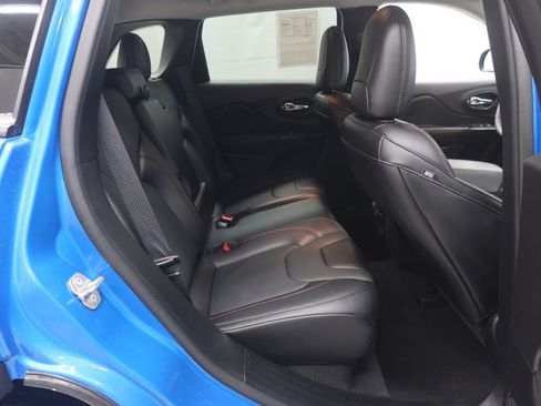 Used 2021 Jeep Cherokee Trailhawk w/ Premium Leather Package AWD/4WD image 12