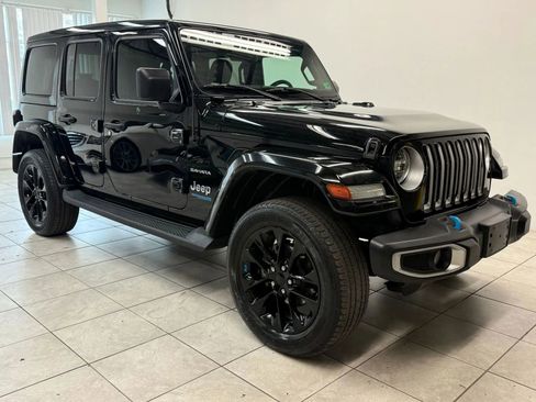 Used 2022 Jeep Wrangler Unlimited Sahara w/ Cold Weather Group AWD/4WD image 1
