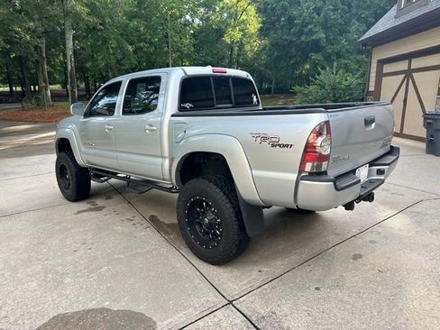 Used 2009 Toyota Tacoma PreRunner w/ TRD Sport Pkg RWD image 4