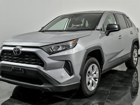 Used 2022 Toyota RAV4 LE AWD/4WD image 5