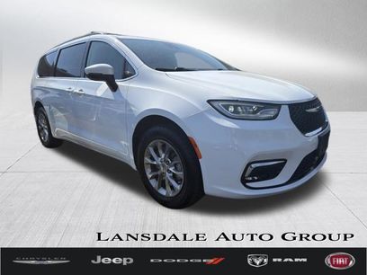 Used 2023 Chrysler Pacifica Touring-L
