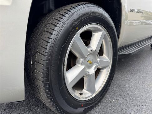 Used 2013 Chevrolet Suburban LT image 10