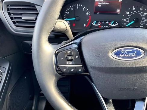 Used 2022 Ford Escape SE w/ Cold Weather Package image 17