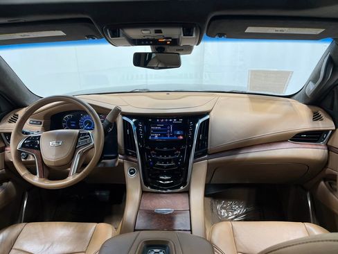 Used 2017 Cadillac Escalade ESV Platinum image 21