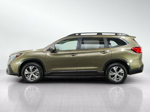 Used 2025 Subaru Ascent Premium AWD/4WD image 2