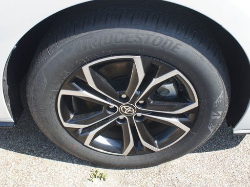 Used 2026 Toyota Sienna Platinum AWD/4WD image 3