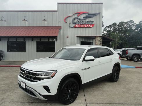 Used 2020 Volkswagen Atlas Cross Sport SE FWD image 1