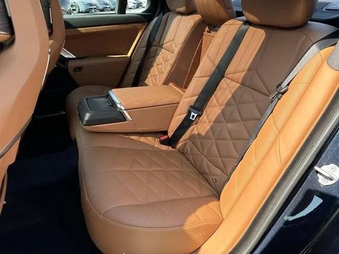 Used 2025 BMW 740i xDrive w/ Premium Package AWD/4WD image 26