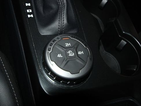 Used 2025 Ford Bronco Outer Banks AWD/4WD image 18