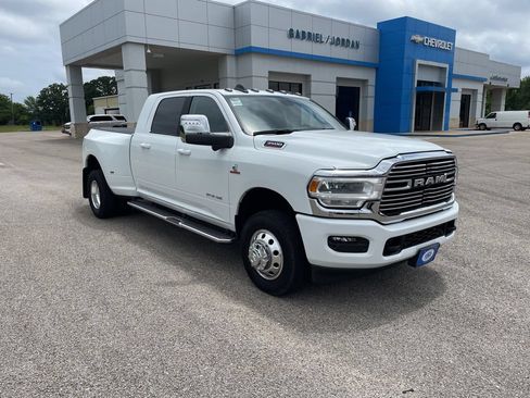 Used 2024 RAM 3500 Laramie w/ Towing Technology Group AWD/4WD image 9