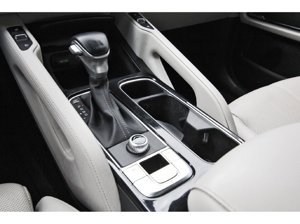 Used 2024 Kia Telluride SX w/ Towing Package FWD image 31